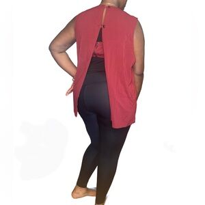 FOREVER 21+ SPLIT BACK SLEEVELESS TUNIC - BURGUNDY SIZE 3X (NEW WITH TAGS) A19